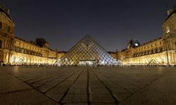 Macron, Louvre Müzesi'nin başına yeni bir isim atadı