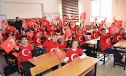 Afşin’de 17 Bin 527 Öğrenci İkinci Döneme Bayrak Sevgisiyle Başladı
