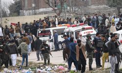 Pakistan'daki camide cuma namazı sırasında düzenlenen saldırıda ölü sayısı 38'e çıktı