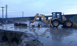 Sel Suları Yarım Asırlık Aksu Köprüsü’ne Zarar Verdi