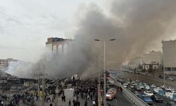 Tahran'daki bir çarşıda yangın çıktı