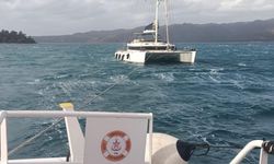 Marmaris'te sürüklenen katamarandaki 2 kişi kurtarıldı
