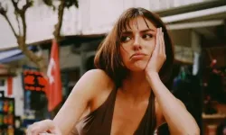 Ünlü Çiftten İlk Kez Bu Kadar Yakın Poz: Çağatay Ulusoy ve Aslıhan Malbora Dudak Dudağa!