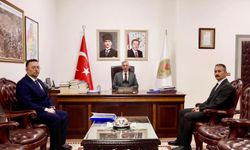 Vali Ünlüer Makamında Ziyaretçilerini Ağırladı