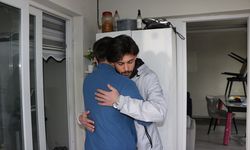 Adana'da inşaat işçisi, yangında bebeğiyle birlikte kurtardığı babayla buluştu