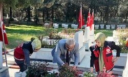 Adana'da şehitliklerde bakım, onarım ve temizlik çalışması yapıldı
