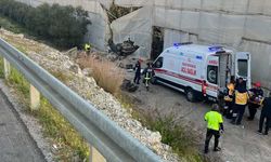 Alanya'da muz serasına devrilen otomobildeki 1 kişi öldü, 1 kişi yaralandı