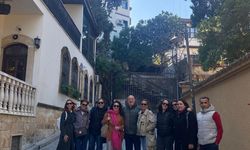 Antalya'da turizm çalışanları, Kaleiçi'nde 'Edebiyat Yürüyüşü' düzenledi