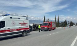 Burdur'da devrilen tırın sürücüsü yaralandı