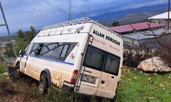 GÜNCELLEME - Mersin'de elektrik direğine çarpan işçi servisindeki 5 kişi yaralandı