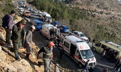 GÜNCELLEME - Mersin'de tarım işçilerini taşıyan minibüsün şarampole devrilmesi sonucu 3 kişi öldü, 11 kişi yaralandı