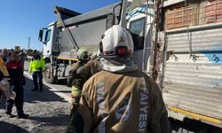 Hatay'da iki kamyonun çarpıştığı kazada 1 kişi öldü