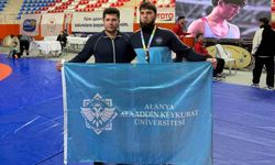ALKÜ'lü öğrenci güreş şampiyonasından madalyayla döndü