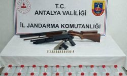 Antalya'da 160 litre etil alkol, tabanca ve pompalı tüfek ele geçirildi