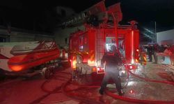 Antalya'da tekne imalathanesinde yangın