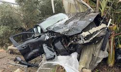 Lüks otomobil seraya daldı aynı noktada 3 günde ikinci kaza: 4 yaralı