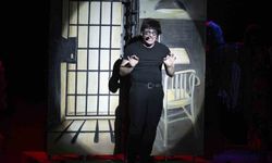 Mersin'de tiyatro şöleni 'Eyvah Nadir' ile sona erdi