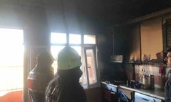 Samandağ'da evin mutfağından alevler yükseldi