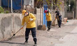 Tarsus'ta bayram öncesinden başlatılan temizlik ve ilaçlama çalışmaları sürüyor
