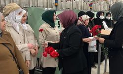 AK Parti Heyeti Tekstil Fabrikasında Kadın Emekçilerle Buluştu