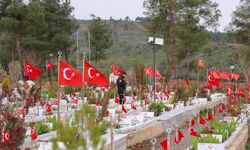 Arife Günü Mezarlıklarda Hüzünlü Bayram Ziyareti