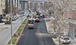 Büyükşehir, Dulkadiroğlu’nda Asfalt Mesaisini Sürdürüyor