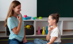 Ebeveyn Akademisi dil ve konuşma terapisi konusunu uzman bakış açısıyla ele alıyor