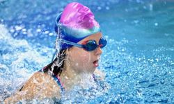 Down sendromlu Pelinsu kalbindeki engeli kulaçlarıyla aştı