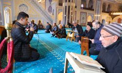 Görme Engelli Hafızlar Camide Mukabele Geleneğini Sürdürüyor