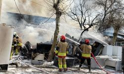 İş Yeri Deposunda Çıkan Yangın Söndürüldü