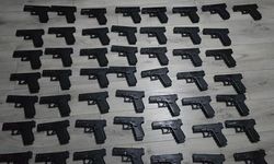 İstanbul’da bir eve düzenlenen operasyonda 50 tabanca ele geçirildi
