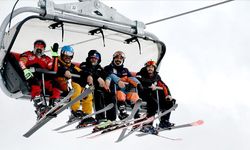 Kar kalınlığının 2 metreye yaklaştığı Sarıkamış'ta kayak sezonu devam ediyor