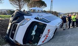 Çanakkale'de öğrencilerin de bulunduğu minibüs devrildi: 8 yaralı