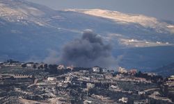 İşgalci İsrail, Lübnan'ın güneyi ve doğusundaki beldelere yeni hava saldırıları düzenledi