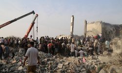 İran Kızılayına göre, saldırılarda hedef alınan ilkokul 40 dakika arayla iki kez bombalandı