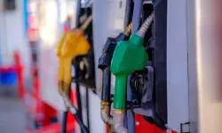 Motorine indirim 16 Nisan 2026 | Tabelalar değişti! Bugün Benzine ve motorine (mazota) indirim geldi mi, ne kadar geldi? Mazot ve benzin fiyatları ne kadar? Güncel akaryakıt fiyatları 16 Nisan 2026!