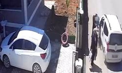 Yolun Karşısına Geçen Kadına Araç Çarptı, O Anlar Kamerada