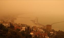 Afrika'dan gelen çöl tozu sonucu Alanya'da gökyüzü turuncuya büründü