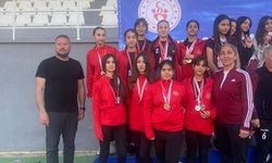 Afşin TEAŞ İstiklal Ortaokulu’ndan Büyük Başarı: Türkiye Finallerine Yükseldiler