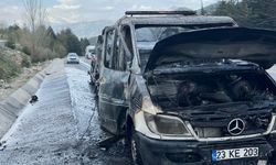 Adana'da çekicide çıkan ve üzerindeki 2 araca sıçrayan yangın söndürdü