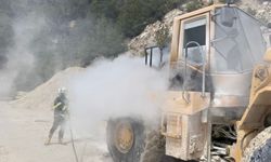 Adana'da iş makinesinde çıkan yangın söndürüldü