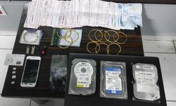 Adana'da kendilerini polis olarak tanıtıp dolandırıcılık yapan 7 zanlı tutuklandı