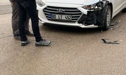 Adana'da otomobille çarpışan motosikletin sürücüsü yaralandı