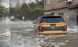 Adana'da sağanak ve dolu hayatı olumsuz etkiledi