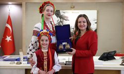 Antalya Büyükşehir Belediyesi Başkan Vekili Özdemir dünya çocuklarını ağırladı