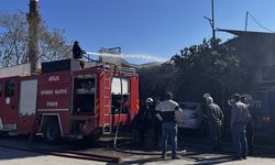 Antalya'da oto tamir ve yedek parça dükkanında çıkan yangın hasara neden oldu