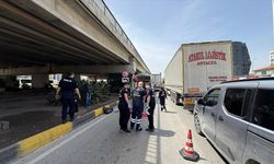 Antalya'da tırın altında kalan kadın öldü