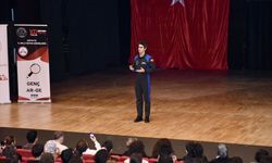 Astronot Tuva Cihangir Atasever, Antalya'da öğrencilerle buluştu