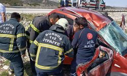 Burdur'da şarampole devrilen otomobildeki 2 kişi yaralandı