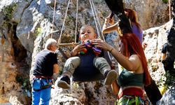 Dağcı çift 15 aylık bebekleriyle 6 zirveye tırmandı